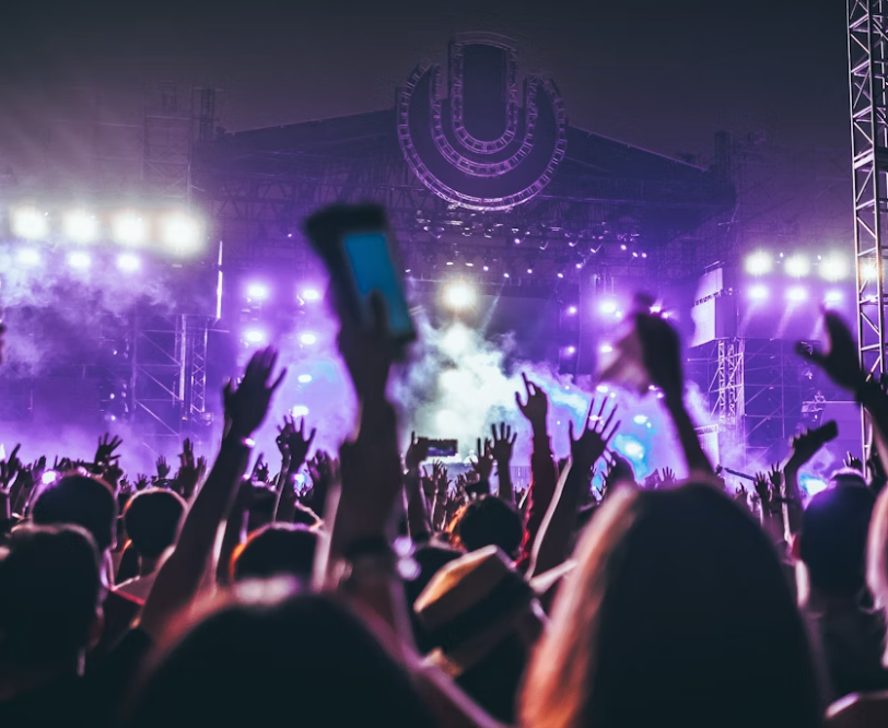 ¿Cómo aprovechar el merchandising en festivales para posicionar tu marca?